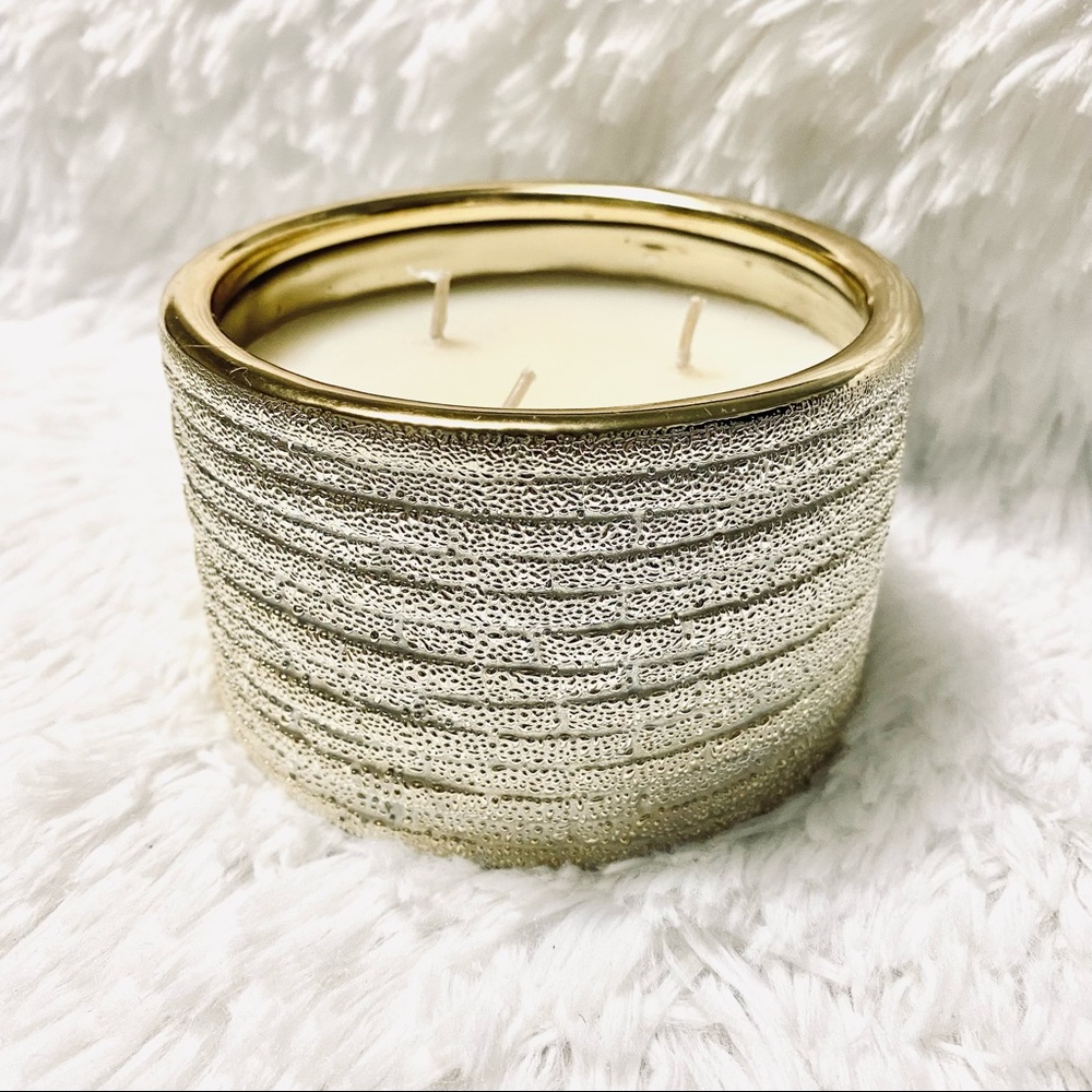 NWOT Vanilla Scented Gold & Silver Metallic Candle